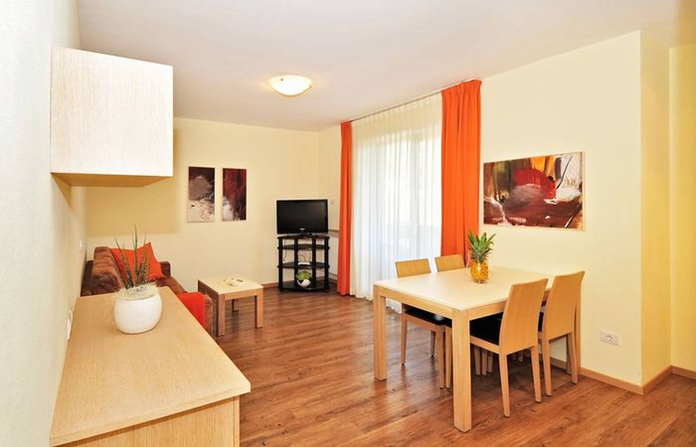 Ganze Wohnung, Ferienwohnung "Mignon 3" mit Bergblick, gemeinsamem beheizten Innenpool und Wlan in Riffian, Passeiertal