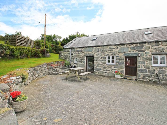 Holiday rental for 5 people, with garden, with pets in Llanbedr