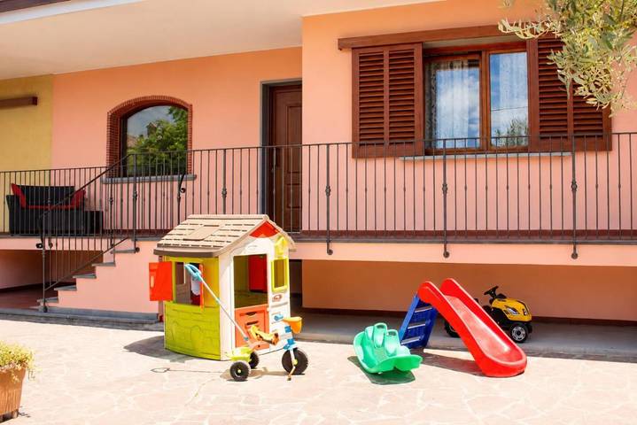 Ferienhaus für 5 Personen, mit Balkon und Terrasse sowie Garten