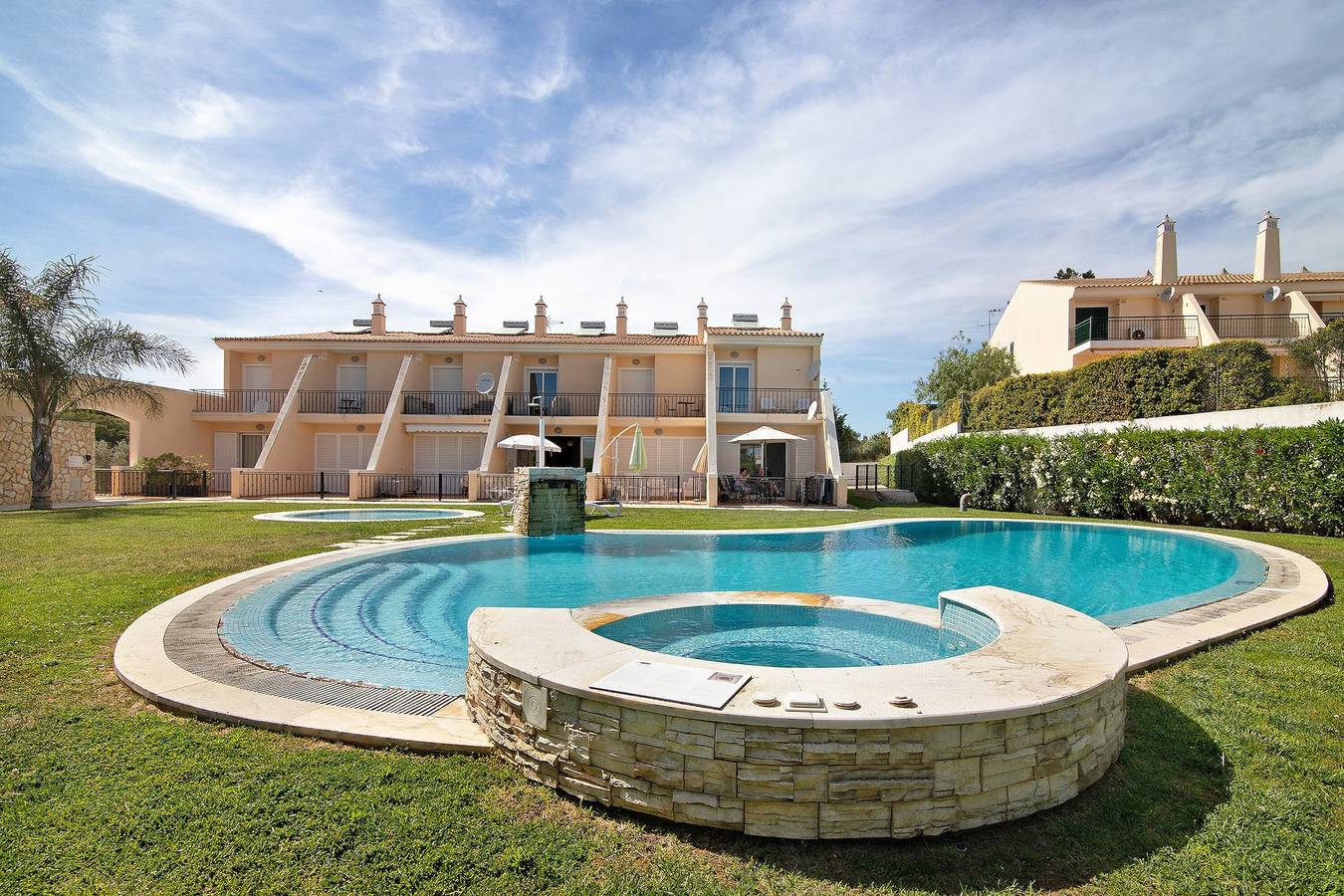 Entire apartment, Apartment 'Albufeira Townhouse Beach' with Shared Pool, Wi-Fi and Air Conditioning in Albufeira, Faro District