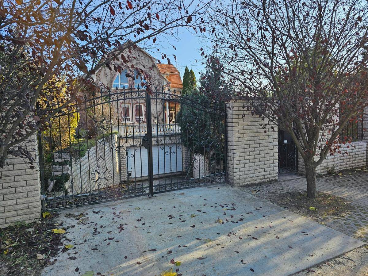 Villa in Budapest, Mittelungarn