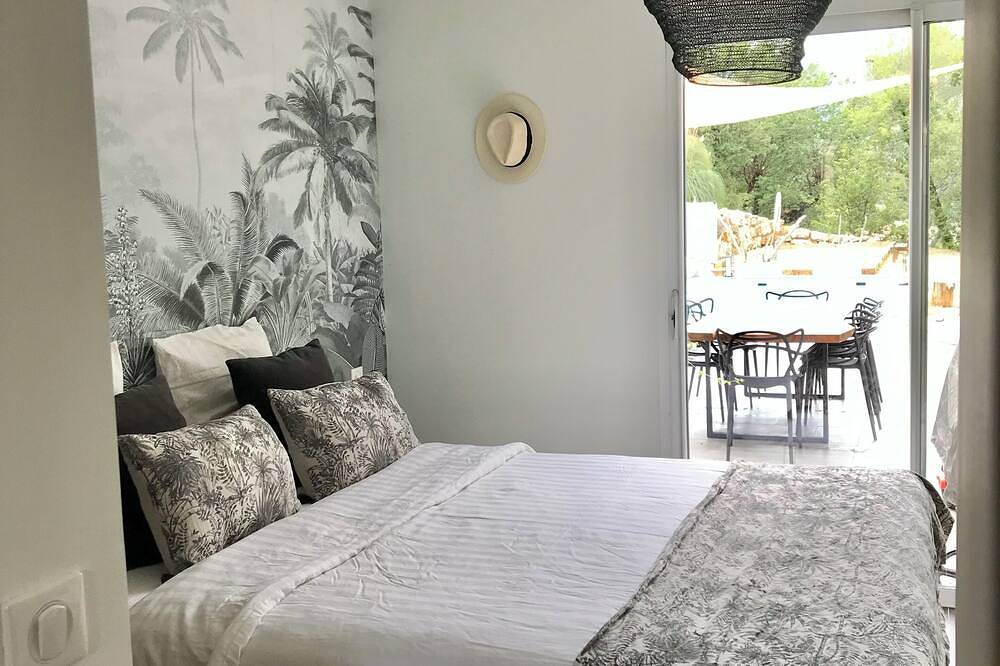 Beautiful modern villa with swimming pool. 10min from Cannes in Pégomas, Mediterranean Coast (France)