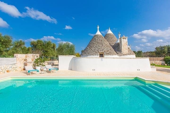 Trullo per 4 persone, con piscina e panorama nonché giardino e terrazza a San Michele Salentino