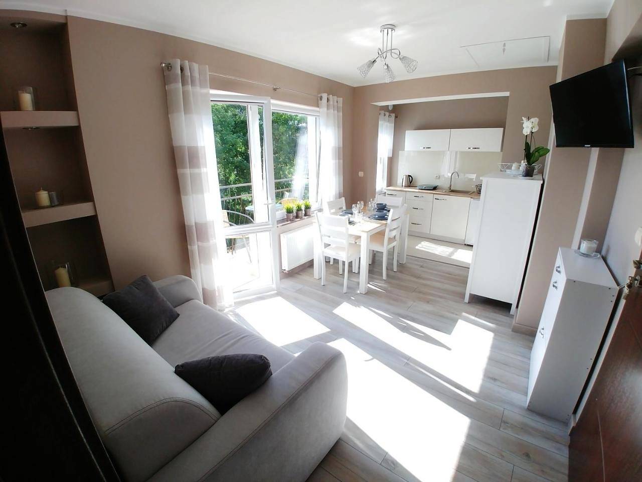 Ganze Ferienwohnung, Double Room with Private Bathroom in Kamień Pomorski, Baltic Sea Pomerania