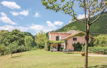 Casa Vacanza per 12 Persone in Pratella, Provincia di Caserta, Foto 2