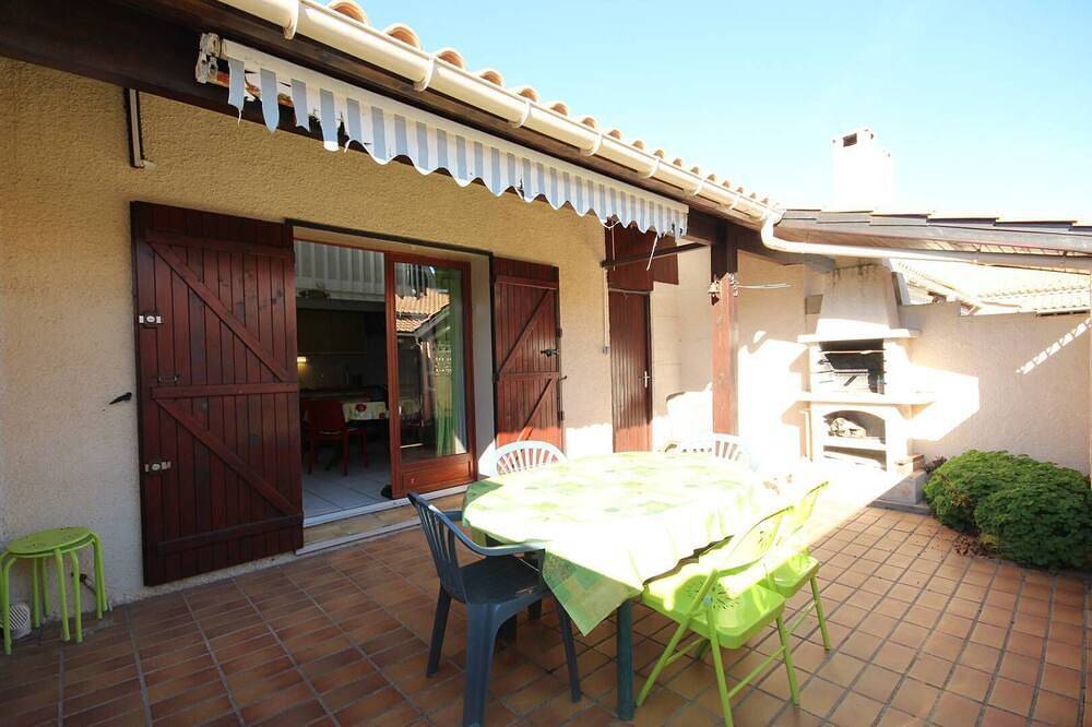 House located in a secured residence with pool, 3 bedrooms, for 6 people,  at 400 m from the... in Portiragnes Plage, Portiragnes