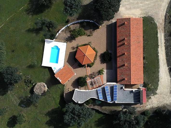 Chalet para 21 personas, con vistas y piscina además de jardín y terraza, Se admiten mascotas en Comarca de Trujillo