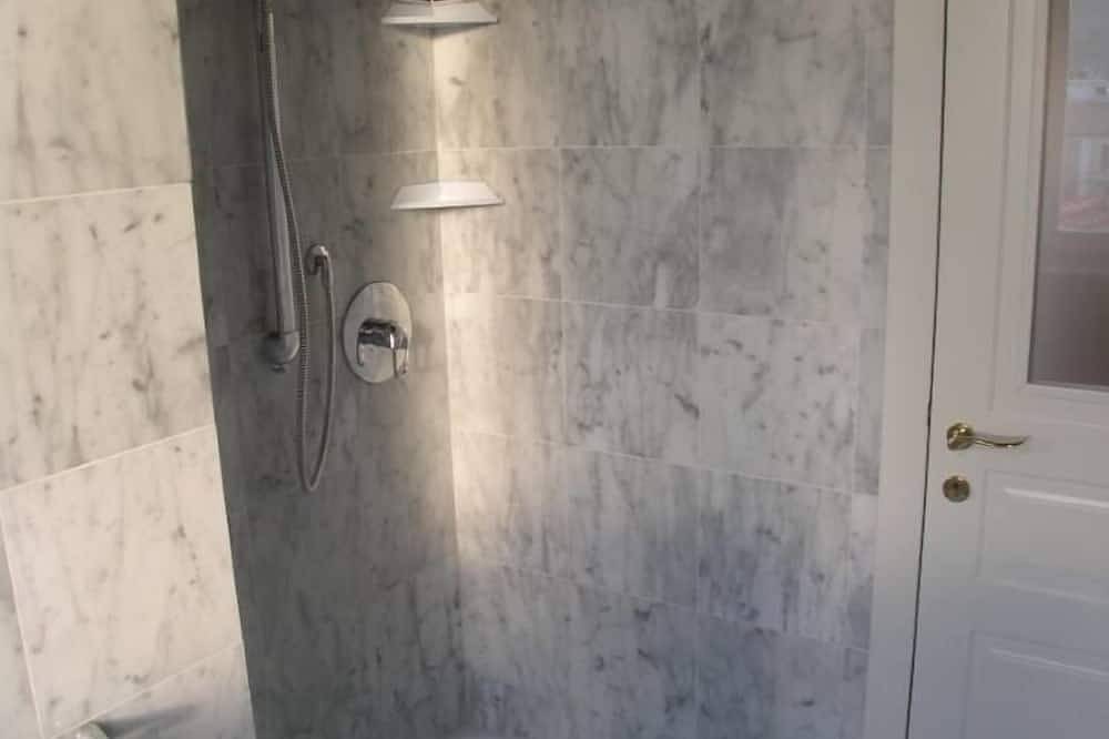 Apartamento entero, Bonito apartamento situado en el centro y frente al paseo marítimo. in Diano Marina, Diano Marina Municipio