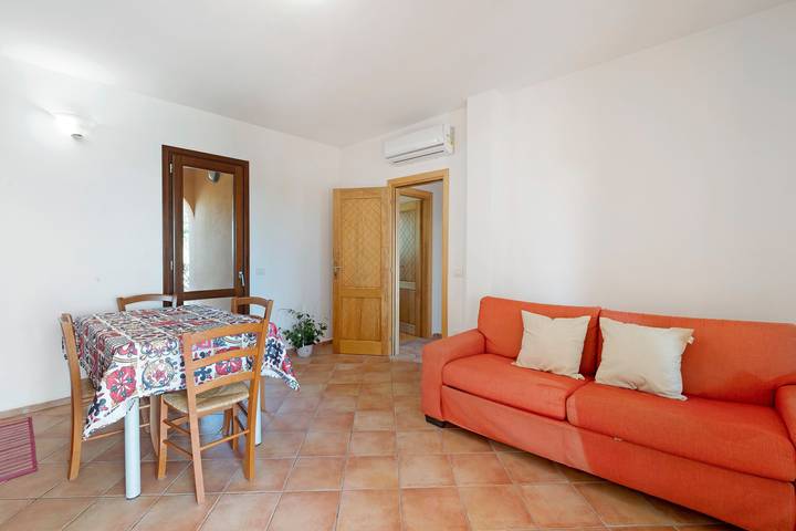 Entire apartment, Apartment 'Lu Sulianu- T2' with Private Terrace, Private Garden and Air Conditioning in Porto Ottiolu, Budoni