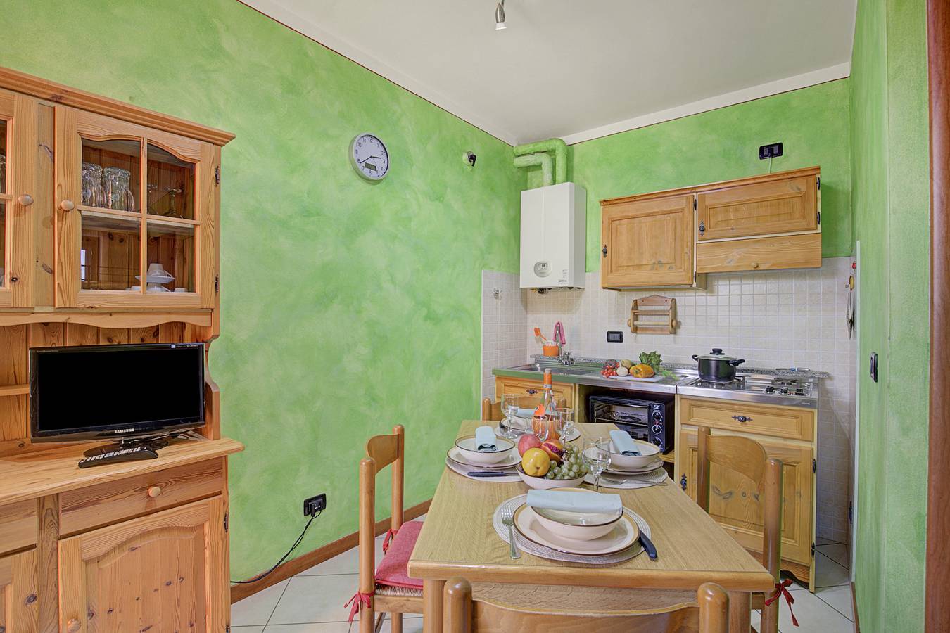 Ganze Wohnung, Holiday Sun Terrace private & shared pool in Puegnago sul Garda, Gardasee-Berge