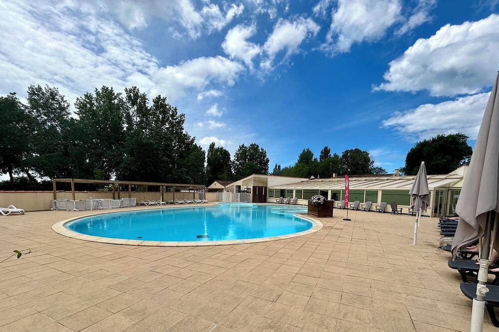 Mobilhome à 4 Kils de la Station Balnéaire la Tranche sur mer in Angles, Vendée