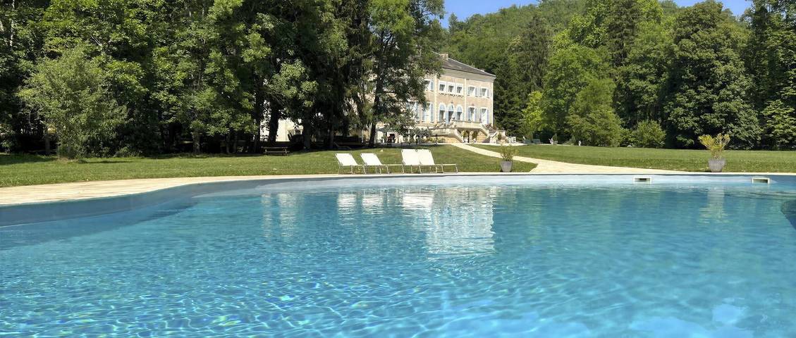 Château pour 30 personnes avec piscine in La Bastide-de-Sérou, Parc naturel régional des Pyrénées ariégeoises