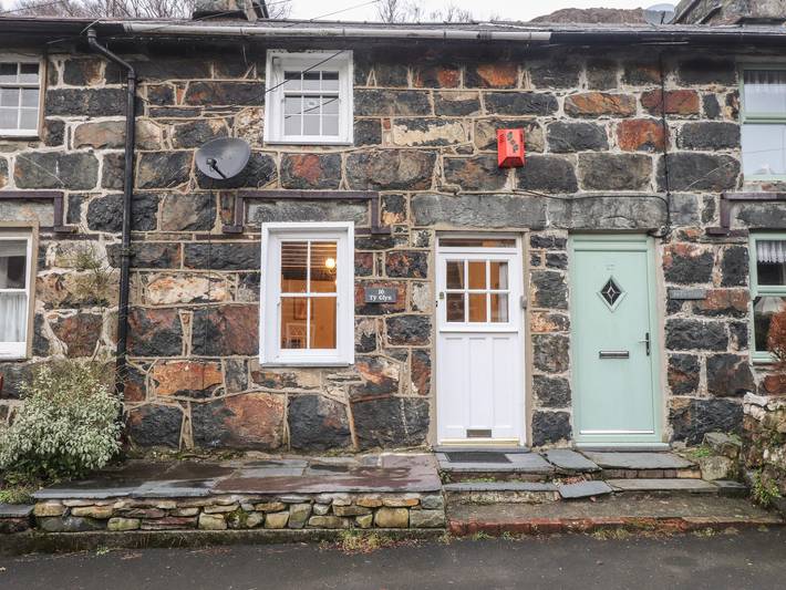 Cottage for 5 people, with garden in Beddgelert
