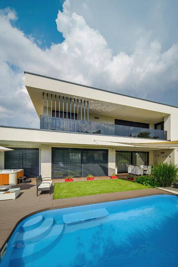 Villa pour 6 personnes, avec piscine et bassin pour enfant ainsi que jacuzzi et jardin à Budapest - 2