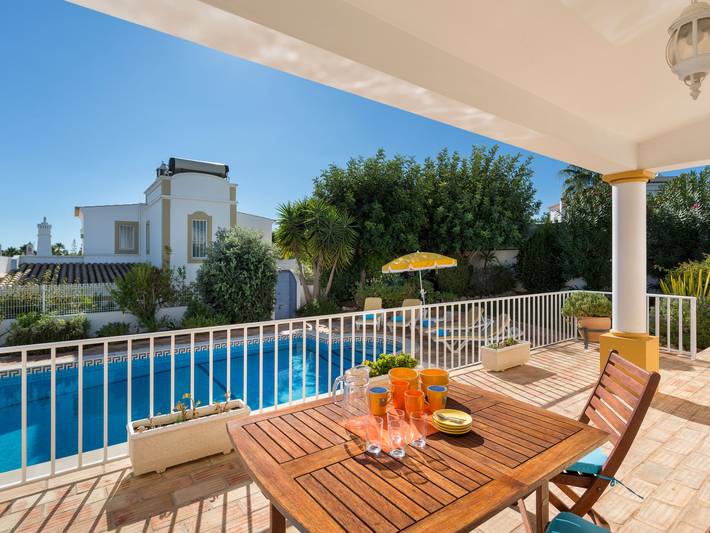 Location de vacances pour 6 personnes, avec jardin ainsi que piscine et terrasse à Guia - 3