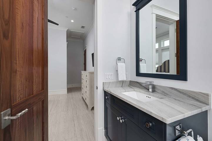 Vacation rental for 35 people, with balcony and hot tub in Destin