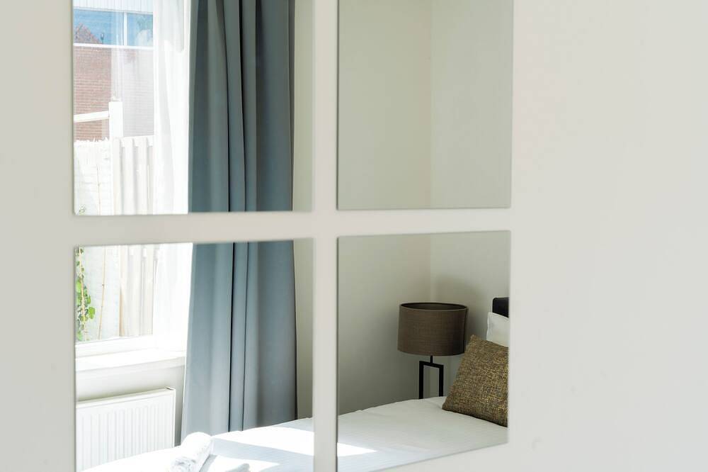 Questa accogliente casa di 3 stanze offre una cucina completamente attrezzata, un bagno elegante e un giardino privato: perfetta per famiglie o amici. Goditi Wi-Fi veloce, comfort e il fascino della città, tutto in un unico posto. 🌿 in Eindhoven, Brabante Settentrionale