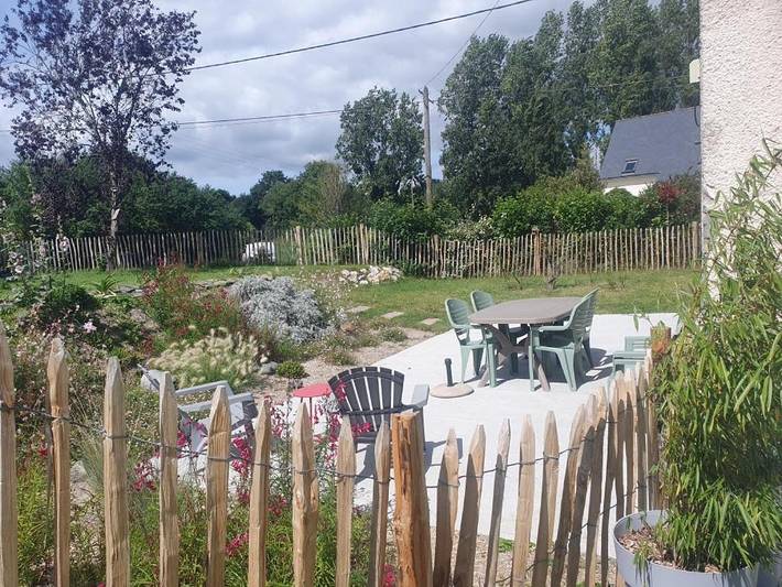Gîte pour 3 personnes, avec jardin à Plouégat-Guérand