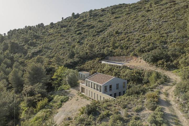 A quiet home, between Provence and the Calanques in Simiane-Collongue, Mediterranean Coast (France)