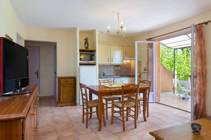 Gîte, avec Balcon/Terrasse ainsi que Terrasse et Piscine