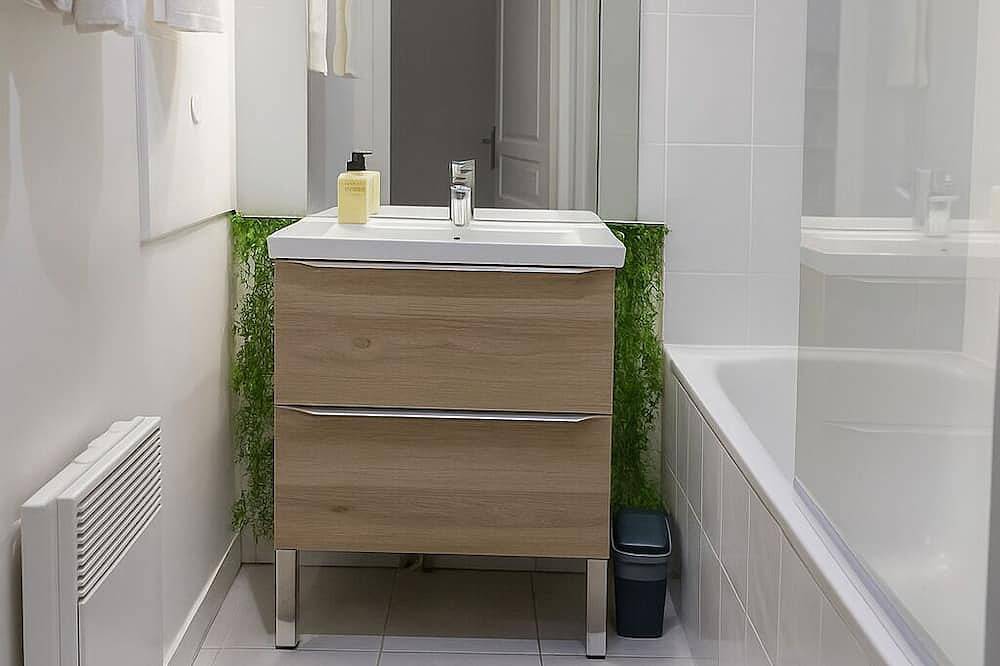 Appartement entier, La Perle° Jacuzzi Wifi Parking Pv in Lunel, Côte méditerranéenne (France)