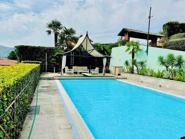 Ferienhaus für 6 Personen, mit Pool und Garten sowie Seeblick und Ausblick
