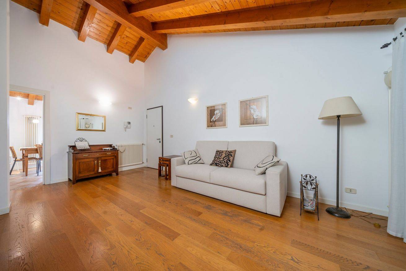 Appartamento intero, Guesthost - Lovely Apartment X6 with Balcony in Palmanova (Italia), Provincia d'Udine