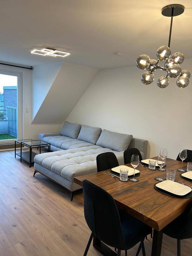 Ferienwohnung für 6 Personen, mit Balkon und Terrasse sowie Ausblick in Düsseldorf