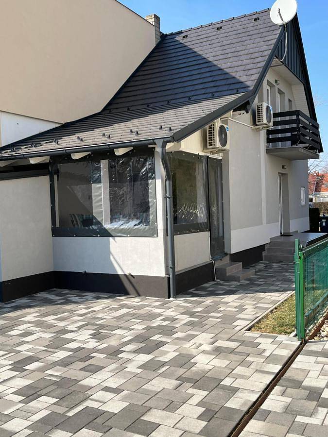 Ferienwohnung für 6 Personen, mit Balkon und Terrasse sowie Garten in Bük