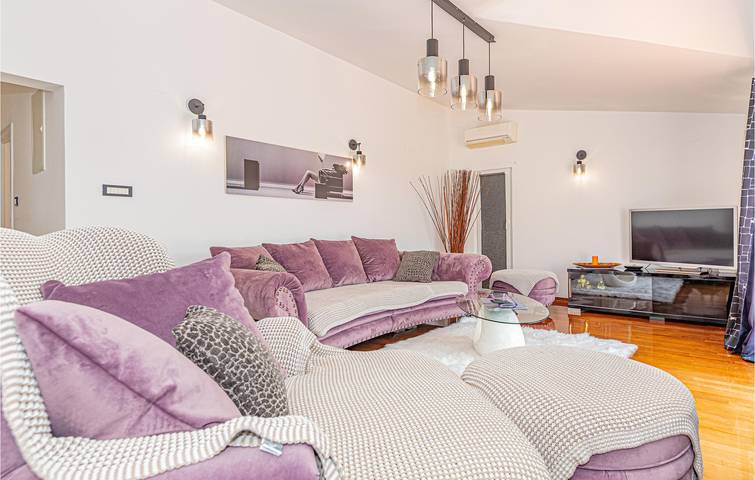 Ferienhaus für 12 Personen, mit Terrasse in Grad Šibenik - 4