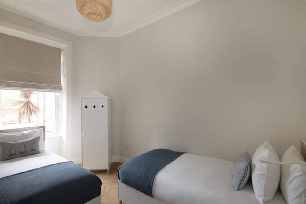 Entire apartment, Next To The Beach - North Berwick  (30 mins via train from Edinburgh) in North Berwick, Edinburgh and Lothian