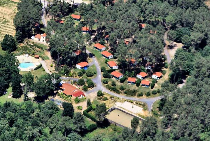 Gîte pour 4 personnes, avec piscine ainsi que terrasse et vue à Tamniès - 3