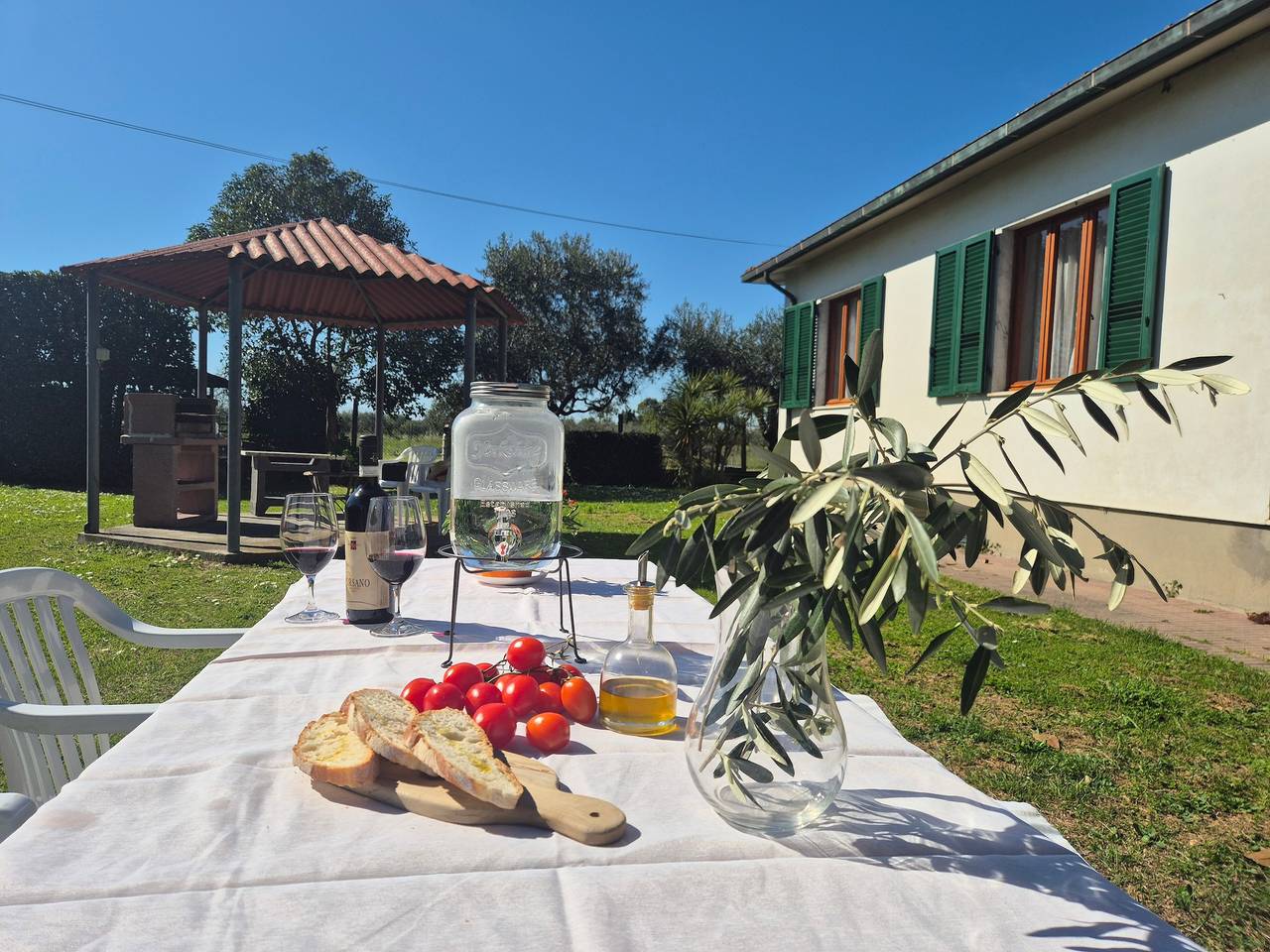 La Casarosa – Maison de vacances en Toscane avec jardin privé et Wi-Fi in Cascina, Province de Pise