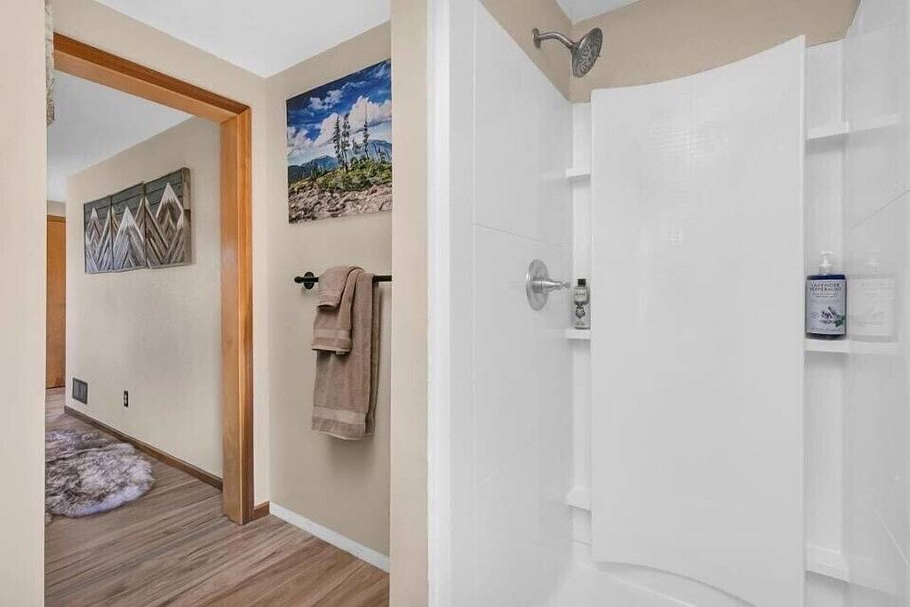 Arapaho Forest Lodge w/ Hot Tub + Games | Dogs Ok in Arapaho and Roosevelt National Forests