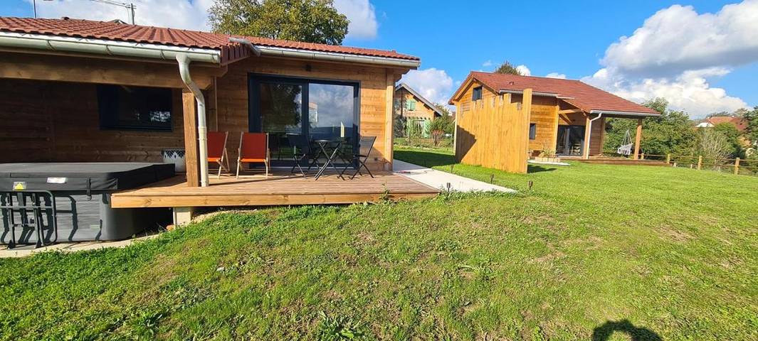 Location de vacances pour 2 personnes, avec jacuzzi ainsi que terrasse et jardin dans Supt