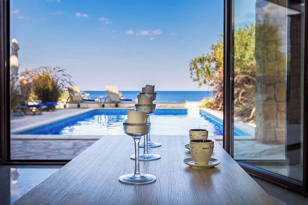 Cuatro dormitorios villa en primera línea in Protaras, Chipre Sur