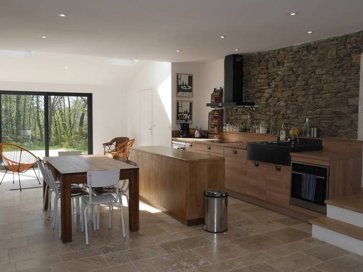 Casa contemporánea en zona tranquila cerca de la playa, incluye WiFi in Locmaria, Côte des Mégalithes