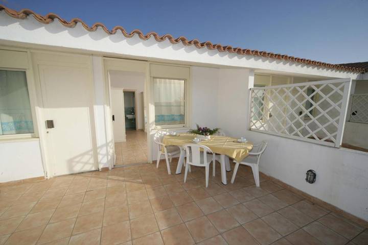 Hôtel pour 3 personnes, avec vue et bassin pour enfant ainsi que jardin et piscine, animaux acceptés à Sorso - 2