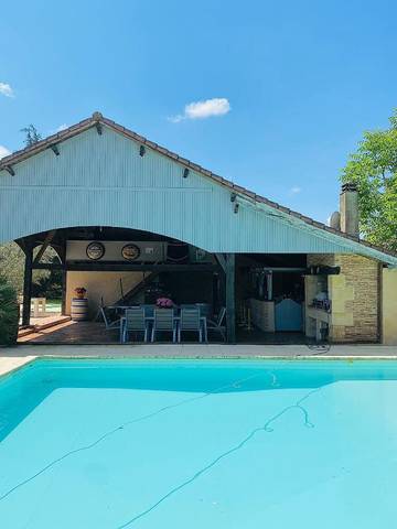 Gîte pour 12 personnes, avec jardin et jacuzzi ainsi que bassin pour enfant et piscine à Lamonzie-Saint-Martin