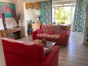 Gîte pour 7 personnes, avec piscine et vue ainsi que jardin et bassin pour enfant dans Plage des Raisins Clairs