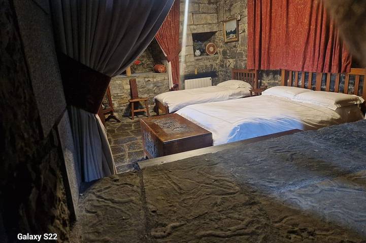 Ballindooley Castle 10 minutes to Galway City in Galway, Lough Corrib