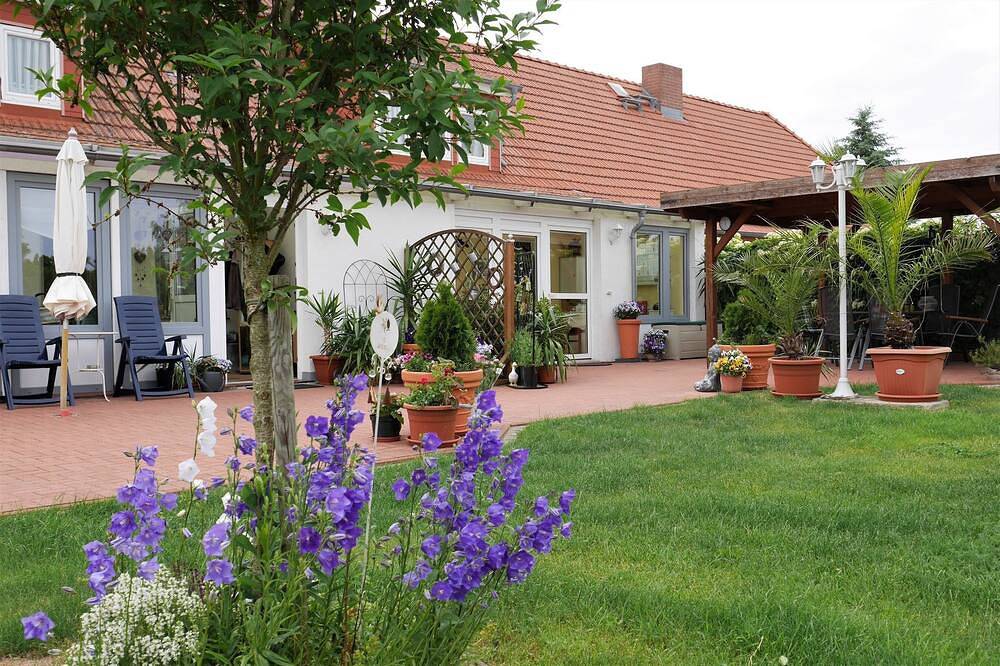 Ganze Wohnung, Hübsches Appartement in Am Salzhaff mit Kamin in Rakow, Salzhaff