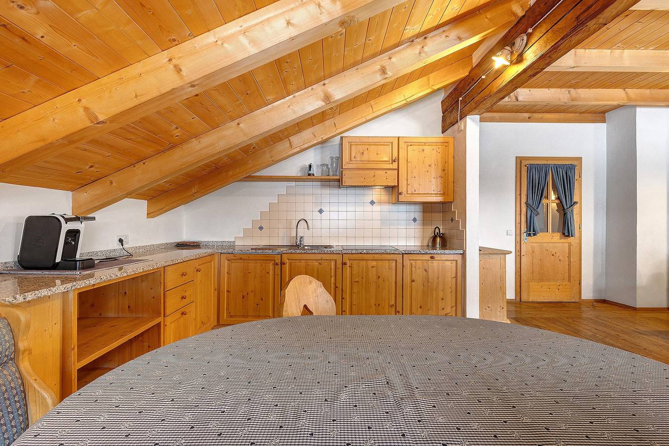 Ganze Wohnung, Apartment 'Plazores Dai Sü' mit Bergblick, Gemeinschaftsterrasse und Wlan in San Vigilio di Marebbe, Enneberg