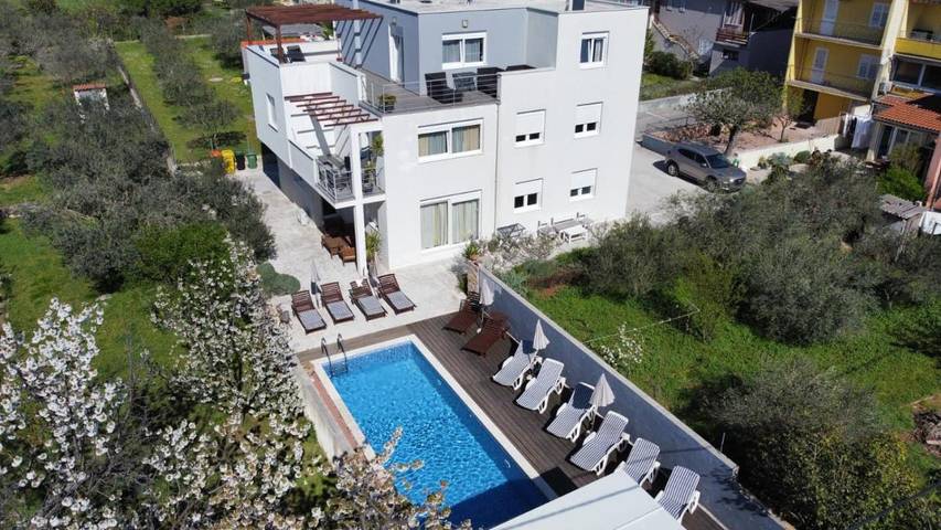 BnB für 3 Personen, mit Ausblick und Garten sowie Pool und Terrasse in Zadar
