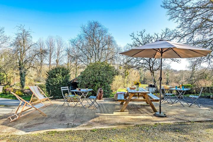 Studio entier, Studio 'Le Grand Large' avec terrasse partagée, jardin partagé et Wi-Fi in Lopérec, Région de Châteaulin