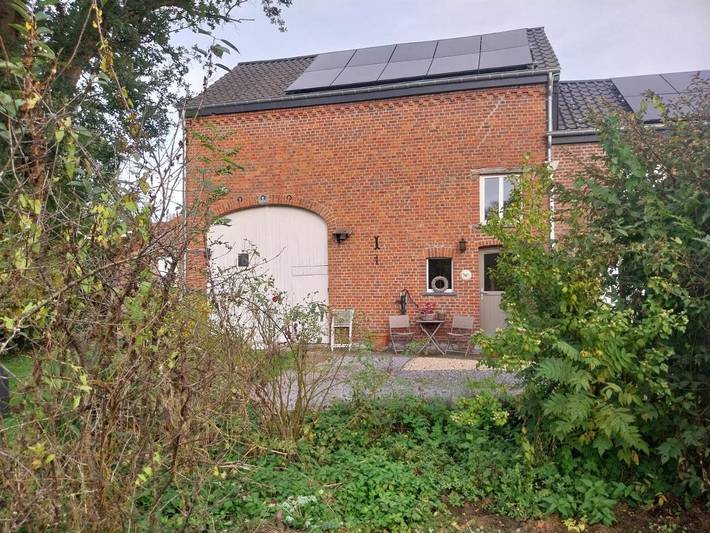 Location de vacances pour 8 personnes, avec piscine et sauna ainsi que vue et jardin, animaux acceptés à Houyet
