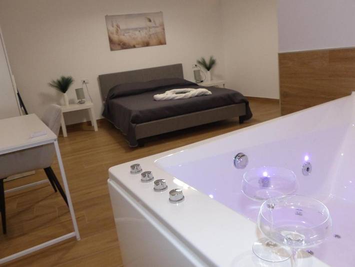Holiday apartment for 2 people, with hot tub and balcony - 1