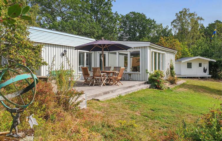 Ferienhaus für 7 Personen, mit Terrasse und Garten sowie Seeblick in Flen