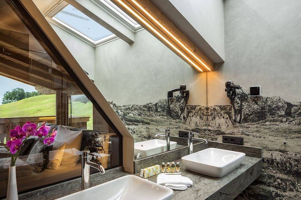 Traumhaft schönes Chalet/ Ferienhaus, in den Bergen an der Skipiste Kitzbühels in Kirchberg in Tirol, Bezirk Kitzbühel