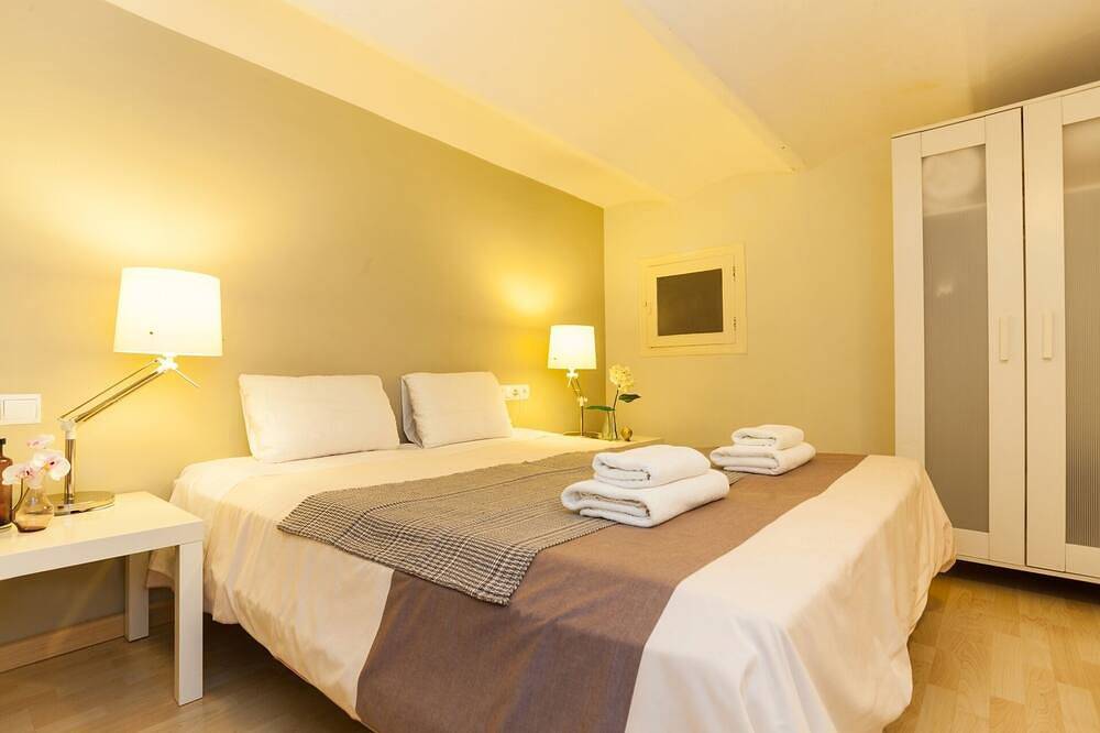 Geheel appartement, Sagrada Familia Duplex Apt 1 Bedroom 2 Pax - 300 meters from Sagrada Familia - Free Wifi in Barcelona Centre, Barcelona